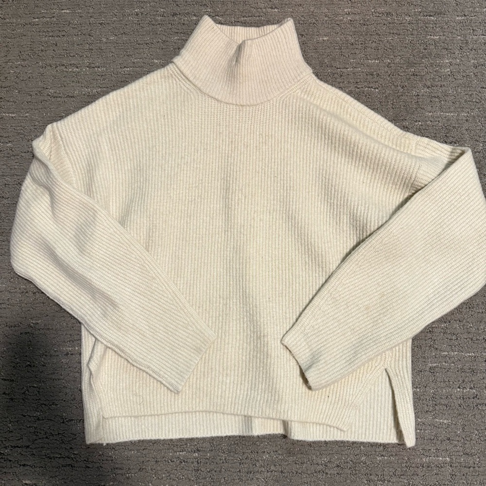 Abercrombie & Fitch Cozy Cream Turtleneck Sweater